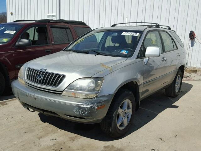 JT6HF10U8X0052973 - 1999 LEXUS RX 300 SILVER photo 2