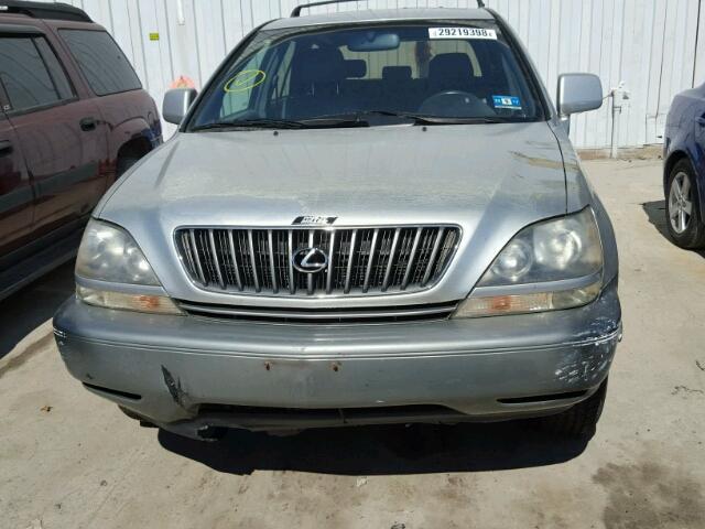 JT6HF10U8X0052973 - 1999 LEXUS RX 300 SILVER photo 9