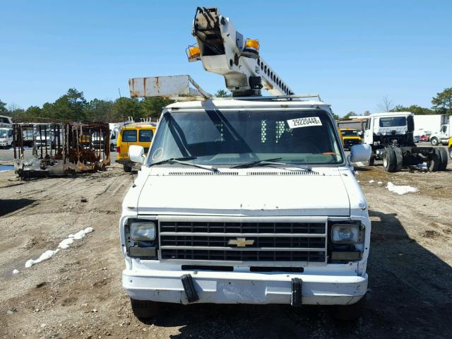 1GCHG35K0PF352061 - 1993 CHEVROLET G30 WHITE photo 9