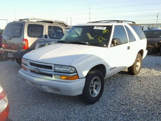 1GNCS18W32K139611 - 2002 CHEVROLET BLAZER WHITE photo 2