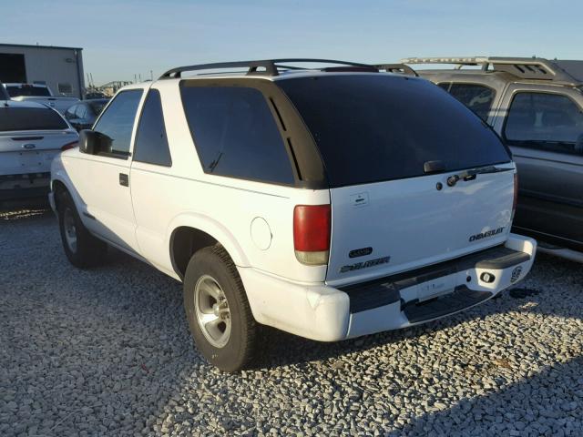 1GNCS18W32K139611 - 2002 CHEVROLET BLAZER WHITE photo 3