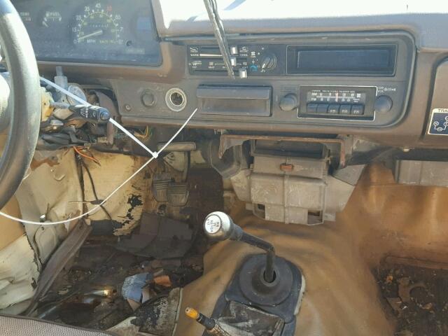 JT4RN38D5D0081004 - 1983 TOYOTA PICKUP RN3 CREAM photo 9