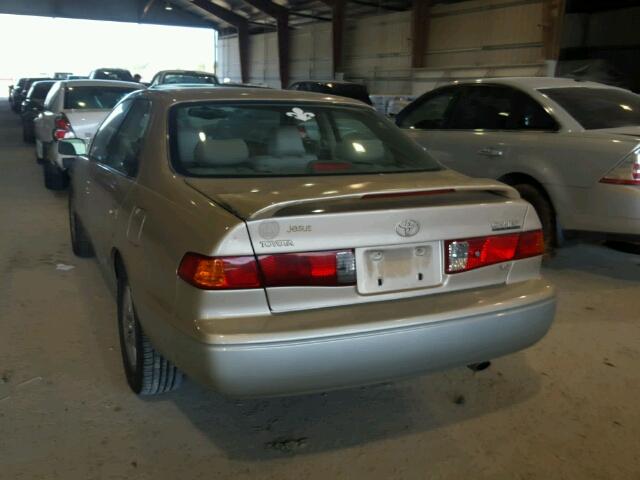 JT2BF22K110333979 - 2001 TOYOTA CAMRY CE/L TAN photo 2