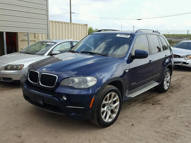 5UXZV4C50CL762690 - 2012 BMW X5 XDRIVE3 BLUE photo 2