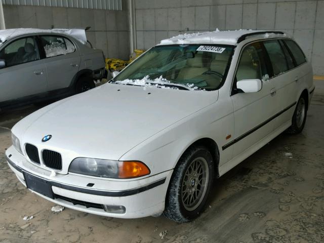 WBADP6337XBV60597 - 1999 BMW 528 IT AUT WHITE photo 2