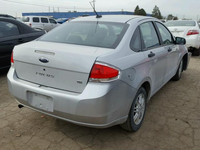 1FAHP35N59W227138 - 2009 FORD FOCUS SE SILVER photo 4