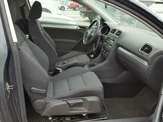 WVWAB7AJ3BW256048 - 2011 VOLKSWAGEN GOLF 灰色 照片 5