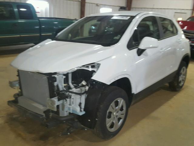 3GNCJKSB8JL153242 - 2018 CHEVROLET TRAX LS WHITE photo 2