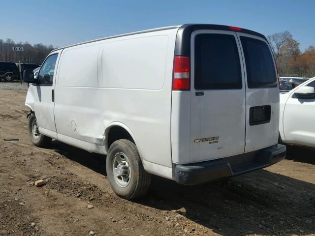 1GCWGAFF4G1333989 - 2016 CHEVROLET EXPRESS G2 WHITE photo 3