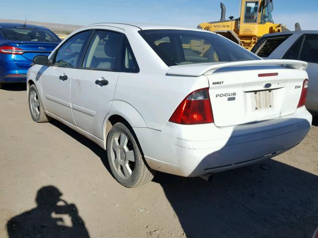 1FAHP34N16W183491 - 2006 FORD FOCUS ZX4 WHITE photo 3