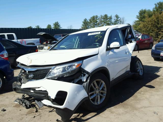 5XYKTCA68EG549936 - 2014 KIA SORENTO LX WHITE photo 2