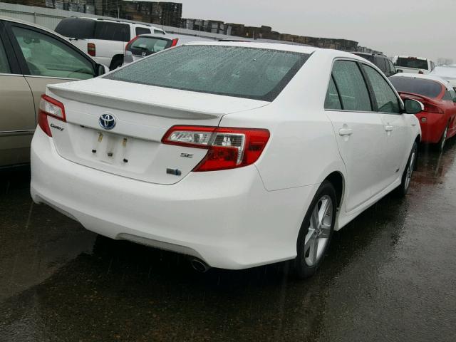 4T1BD1FK2EU126707 - 2014 TOYOTA CAMRY HYBR WHITE photo 4