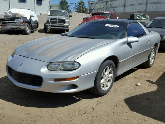 2G1FP22K0Y2124417 - 2000 CHEVROLET CAMARO SILVER photo 2