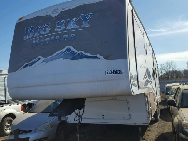 4YDF367204D510484 - 2004 KEYSTONE MONTANA WHITE photo 2