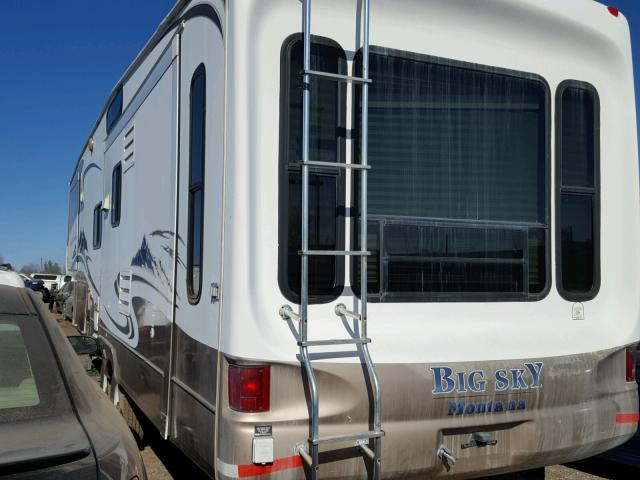 4YDF367204D510484 - 2004 KEYSTONE MONTANA WHITE photo 3