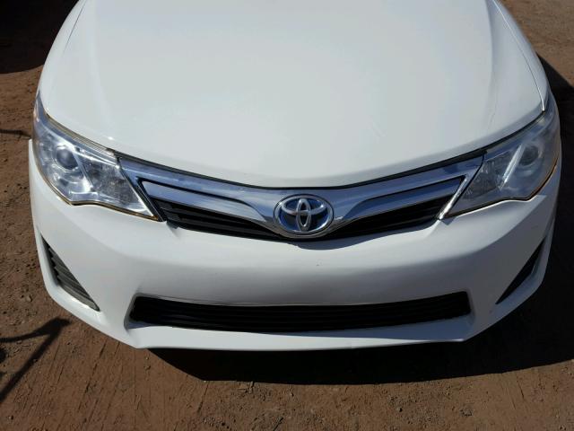 4T1BD1FK6DU086825 - 2013 TOYOTA CAMRY HYBR WHITE photo 7