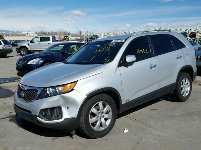 5XYKTDA22DG378392 - 2013 KIA SORENTO LX SILVER photo 2