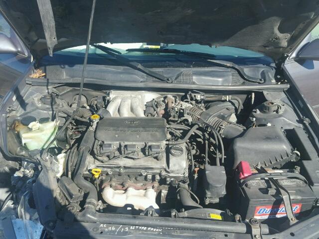 4T1BF28K1WU050332 - 1998 TOYOTA CAMRY CE GRAY photo 7