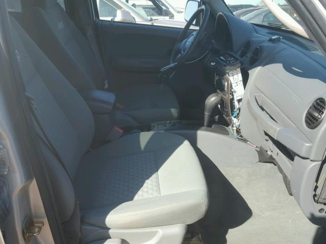1J4GL38K25W638004 - 2005 JEEP LIBERTY RE SILVER photo 5