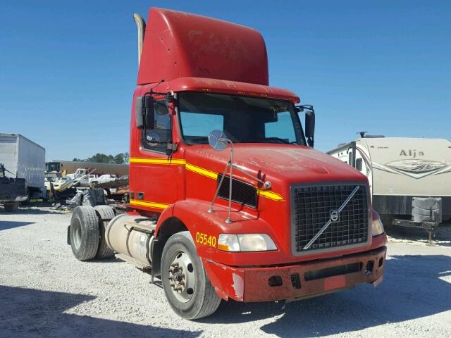 4V4M19GH25N379726 - 2005 VOLVO VN VNM RED photo 1