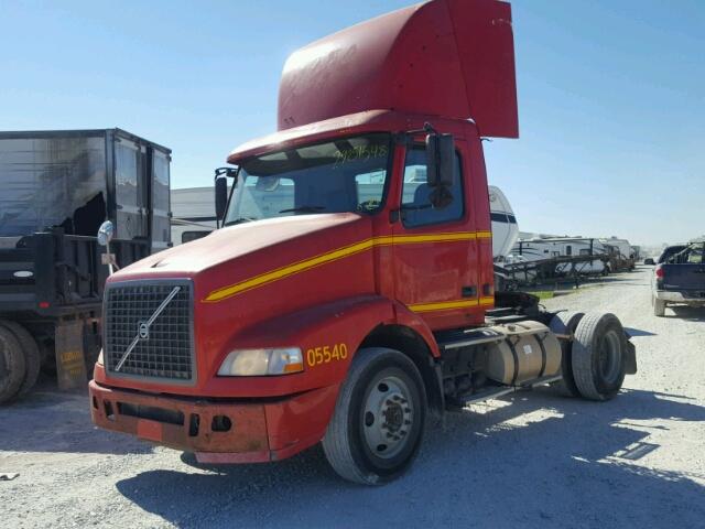 4V4M19GH25N379726 - 2005 VOLVO VN VNM RED photo 2