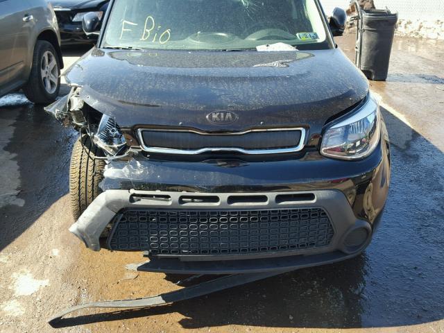 KNDJN2A21F7781662 - 2015 KIA SOUL BLACK photo 7