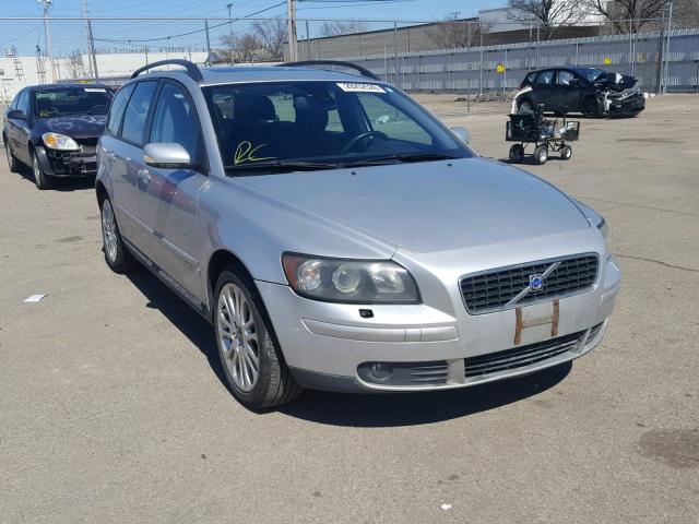 YV1MW682052041680 - 2005 VOLVO V50 T5 SILVER photo 1