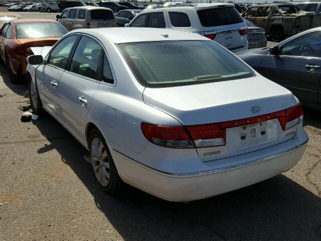 KMHFC46FX8A309318 - 2008 HYUNDAI AZERA SE WHITE photo 3