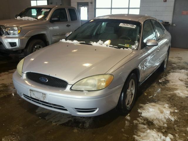 1FAFP53U94A104235 - 2004 FORD TAURUS SE SILVER photo 2