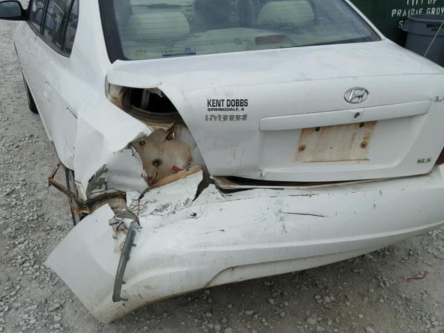 KMHDN45D11U107926 - 2001 HYUNDAI ELANTRA GL WHITE photo 9