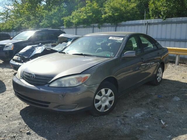 4T1BE32K74U806390 - 2004 TOYOTA CAMRY LE/X GRAY photo 2