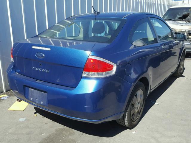 1FAHP32N98W186323 - 2008 FORD FOCUS S/SE BLUE photo 4