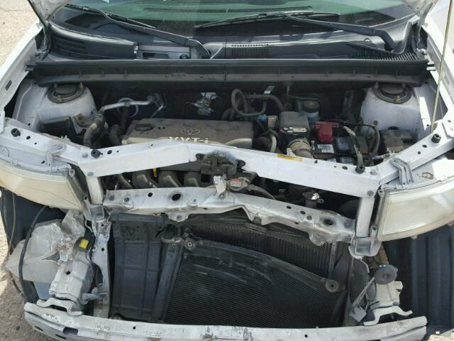 JTLKT324850198405 - 2005 TOYOTA SCION XB WHITE photo 7