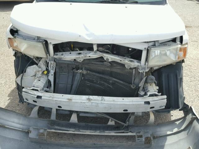 JTLKT324850198405 - 2005 TOYOTA SCION XB WHITE photo 9