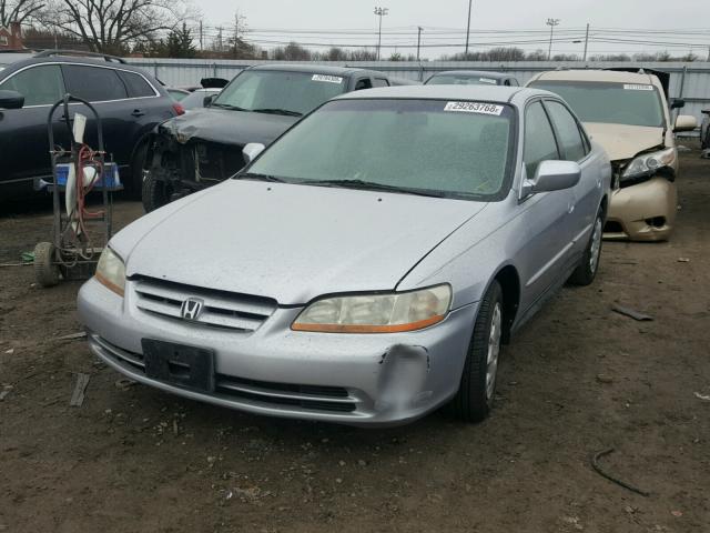 1HGCG56401A021184 - 2001 HONDA ACCORD LX SILVER photo 2