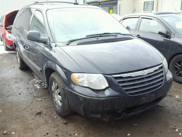 2C4GP54L45R211758 - 2005 CHRYSLER TOWN & COU BLACK photo 1