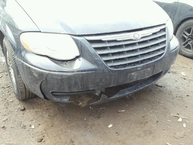 2C4GP54L45R211758 - 2005 CHRYSLER TOWN & COU BLACK photo 9