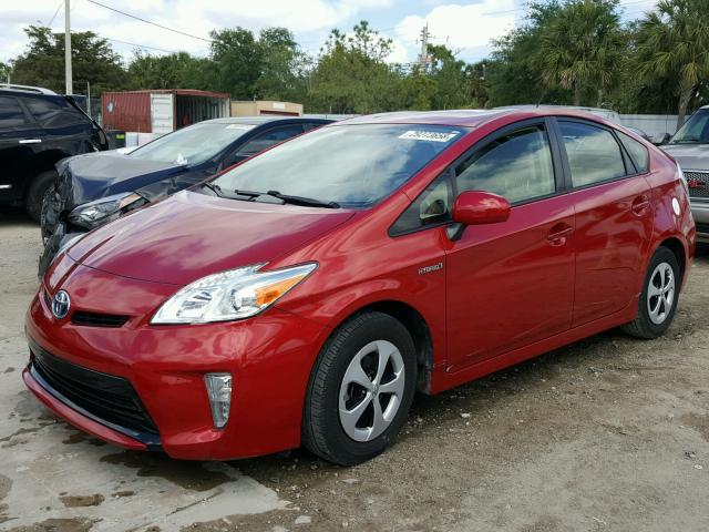 JTDKN3DU3E1773782 - 2014 TOYOTA PRIUS RED photo 2