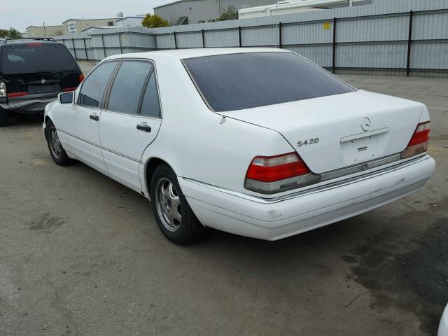 WDBGA33G5XA425352 - 1999 MERCEDES-BENZ S 320 WHITE photo 3