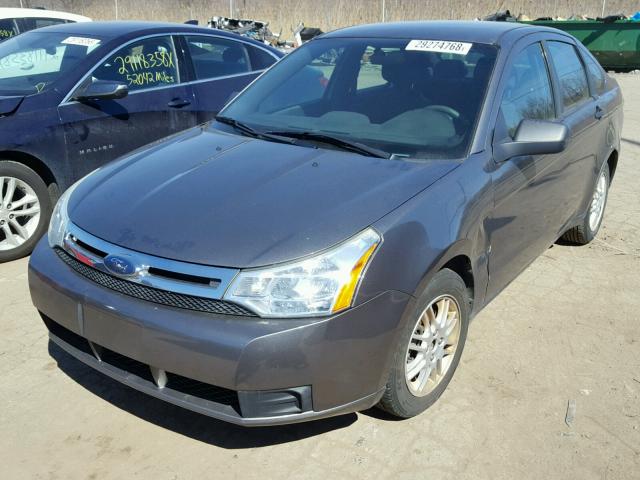 1FAHP3FN6AW145101 - 2010 FORD FOCUS SE GRAY photo 2