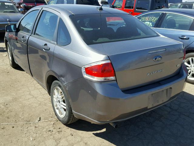 1FAHP3FN6AW145101 - 2010 FORD FOCUS SE GRAY photo 3