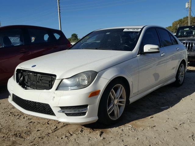 WDDGF4HB4DR282189 - 2013 MERCEDES-BENZ C 250 WHITE photo 2