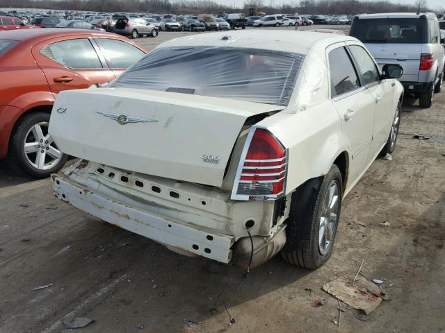 2C3KA53G07H820164 - 2007 CHRYSLER 300 TOURIN WHITE photo 4