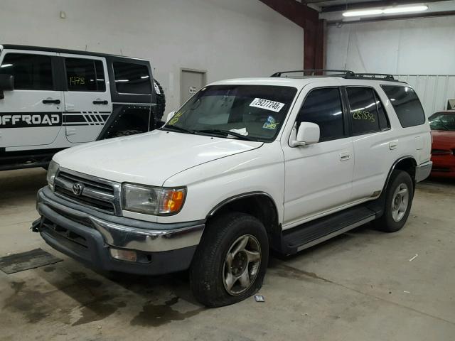 JT3GN86R4X0116627 - 1999 TOYOTA 4RUNNER SR WHITE photo 2