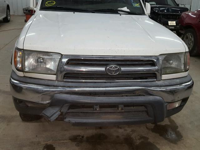 JT3GN86R4X0116627 - 1999 TOYOTA 4RUNNER SR WHITE photo 9