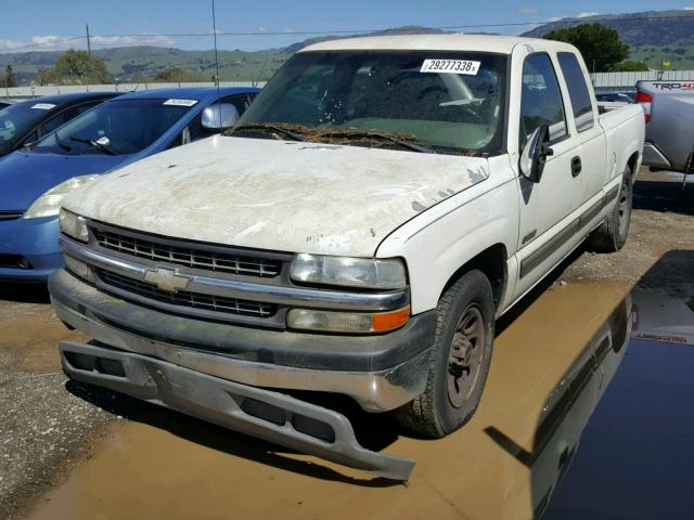 2GCEC19T211118122 - 2001 CHEVROLET SILVERADO WHITE photo 2