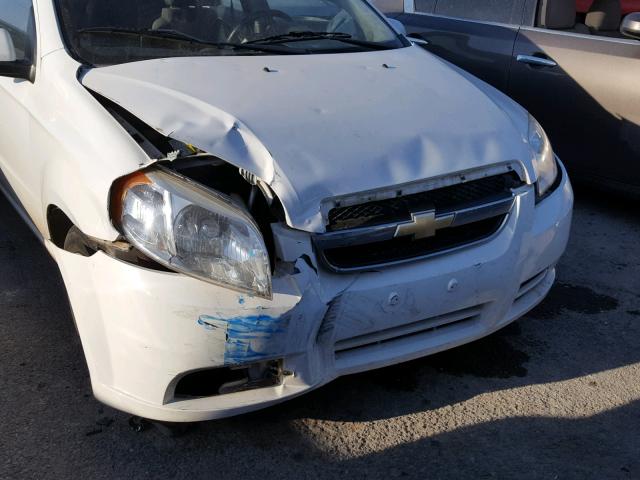 KL1TD5DE5AB107238 - 2010 CHEVROLET AVEO LS WHITE photo 9