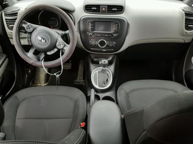 KNDJP3A58H7441793 - 2017 KIA SOUL + GRAY photo 9