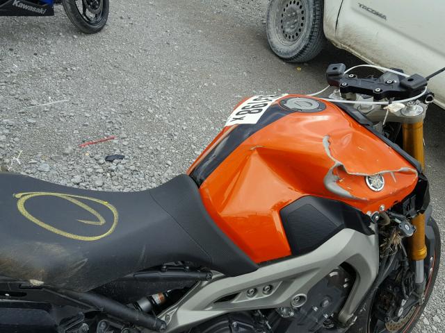 JYARN33E9EA004076 - 2014 YAMAHA FZ09 ORANGE photo 5