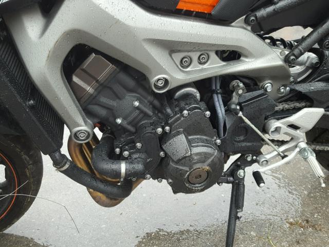 JYARN33E9EA004076 - 2014 YAMAHA FZ09 ORANGE photo 7